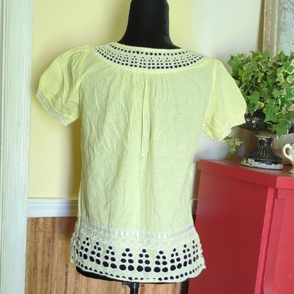 Elegant Yellow Eyelet Blouse With Bib Collar And Embellishments - Picture 5 of 5